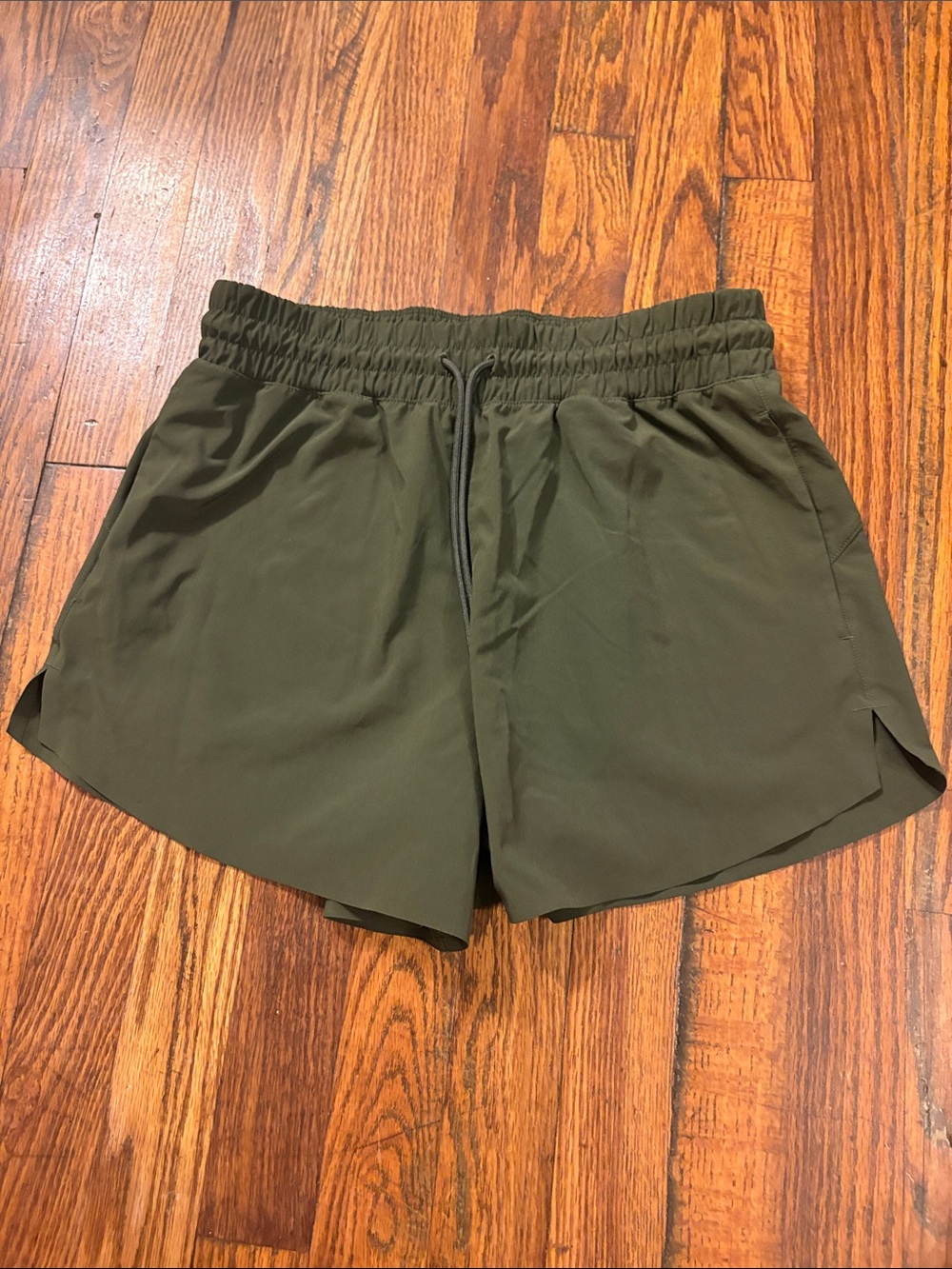 🎉NWOT! Athleta Dark Olive Green Elastic Waist Athletic Shorts! - Picture 1 of 4